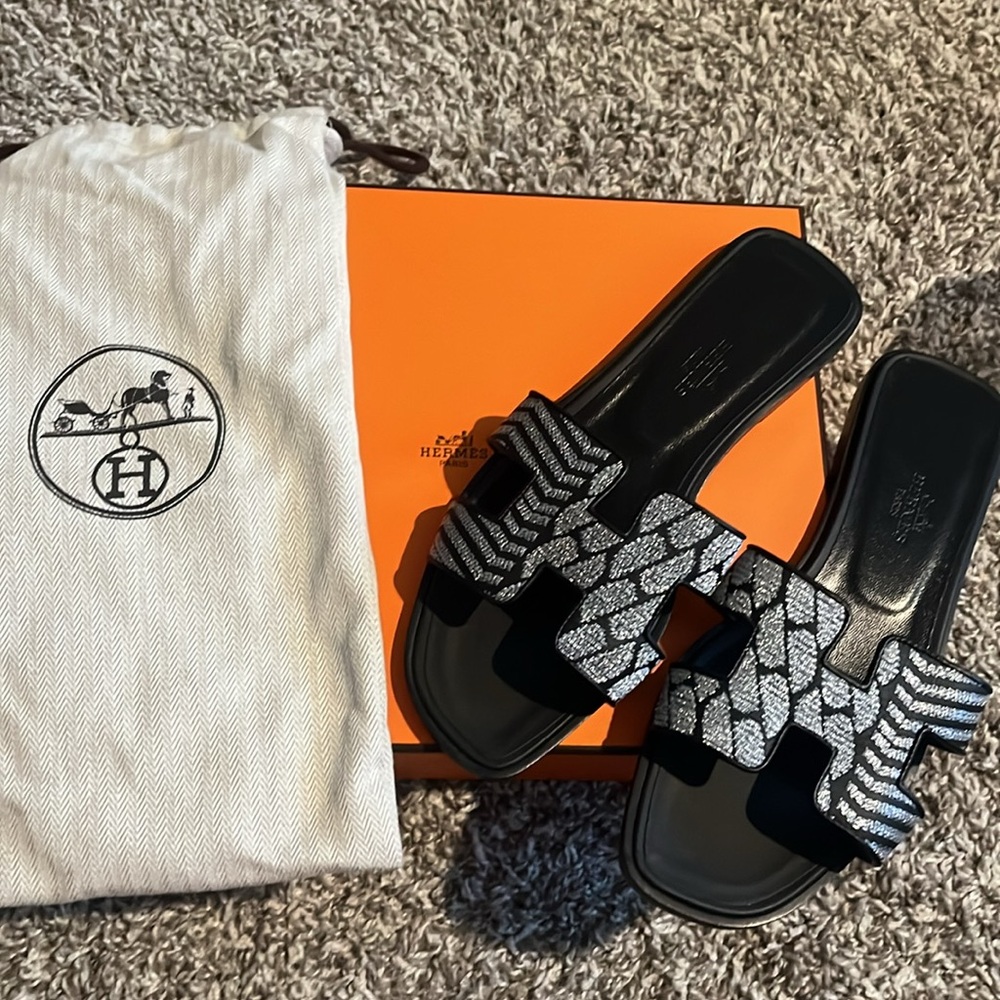 Hermès Oran Sandals Silver and Black Size 37.5 - New, Never worn, authentic